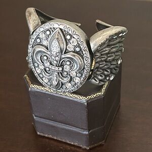 🪽Angel Wing Fleur De Lis Rhinestone Patina Cuff